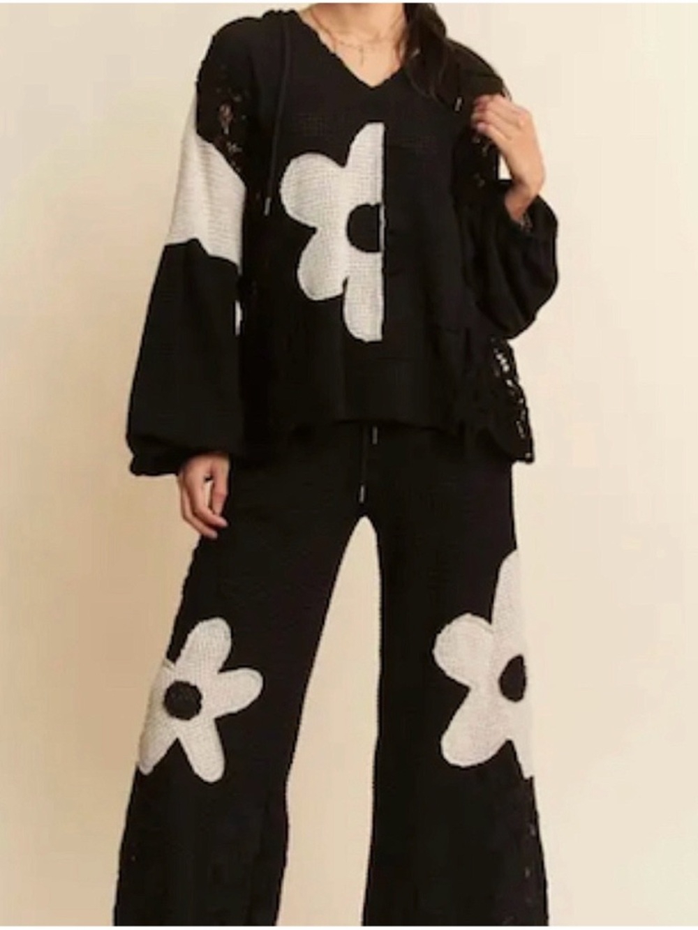 Davi & Dani 2 Pc Flower Patch Lace Crochet Black and White Hoodie V Neck SET! M! - Picture 2 of 7
